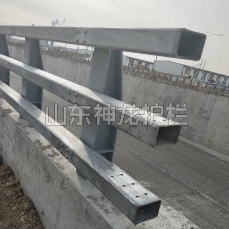 防撞钢护栏